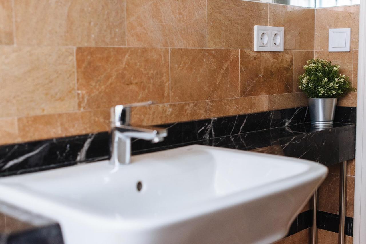 Vidrio Suite Apartment เซบีญา ภายนอก รูปภาพ